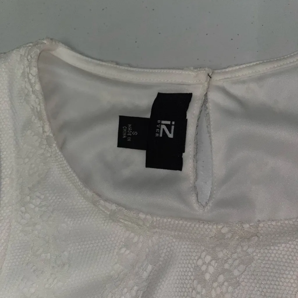 💙 NWOT Iz Byer White Lace Tank Top Blouse - Image 6