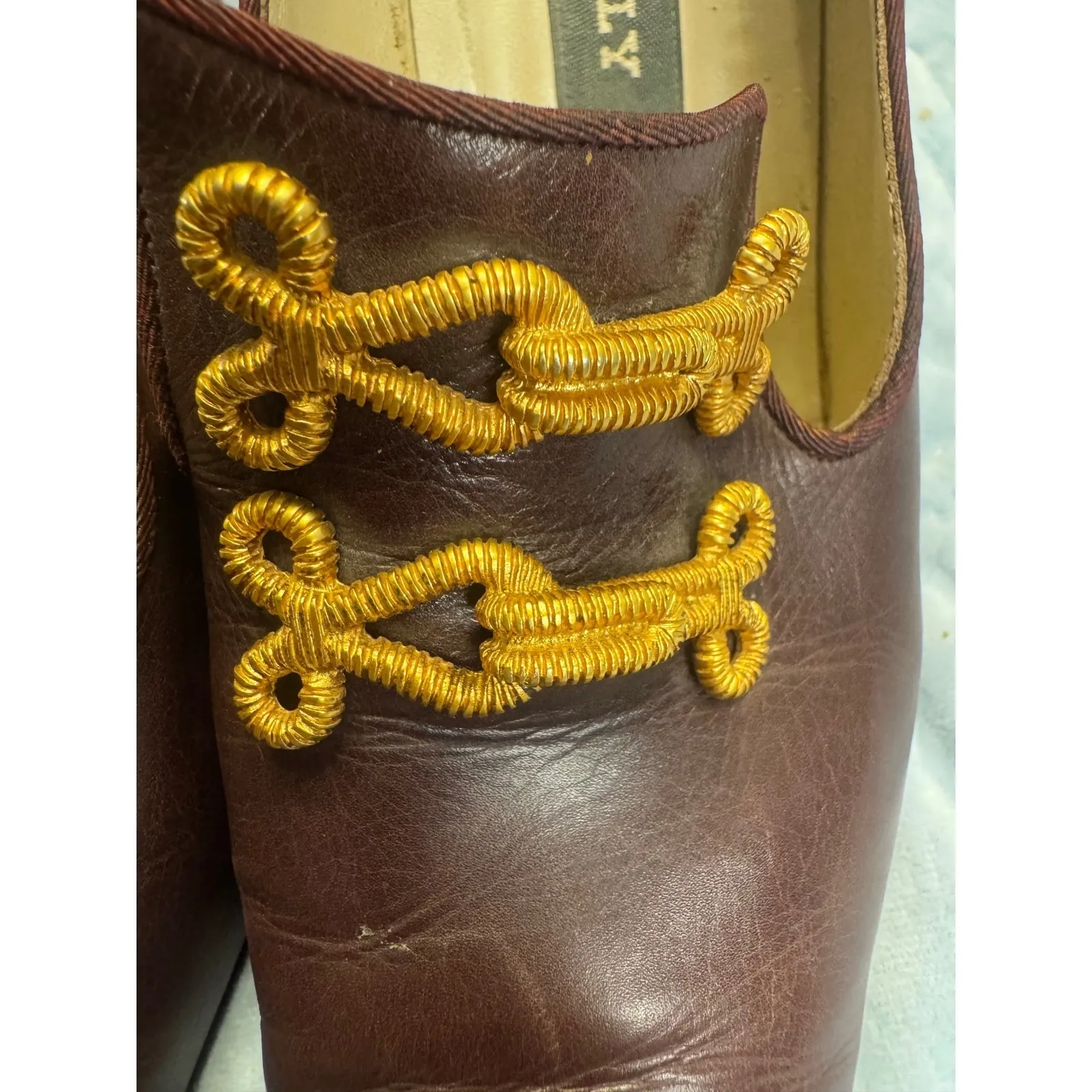 Bally Pointed Toe Heels Burgundy Leather Gold Ornament Made in Italy‎ Brown Size 7.5 - Image 3