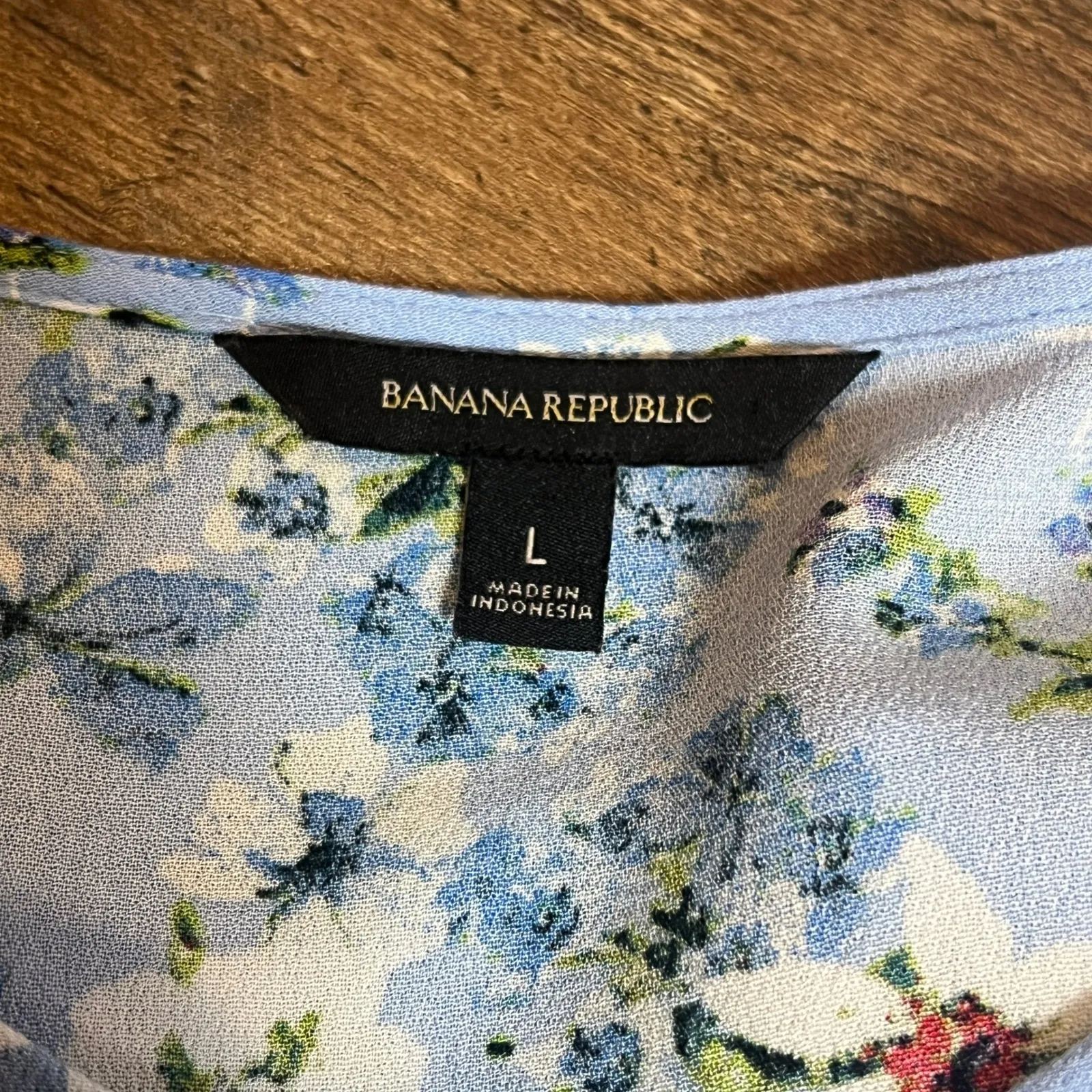 Banana Republic Blue Floral Keyhole Blouse Women's Large - Image 6
