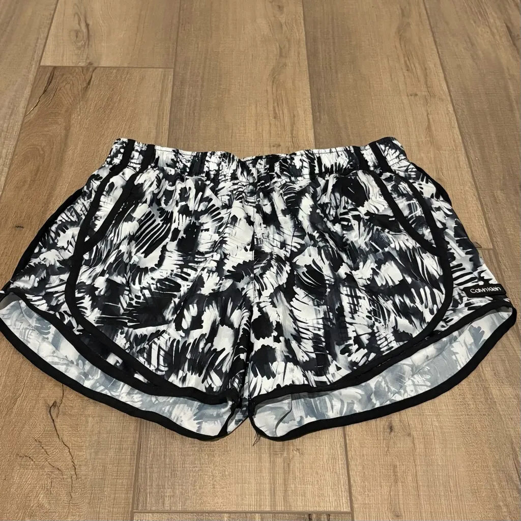 Calvin Klein Performance Short Printed tie dye Short white Black size small - Image 2
