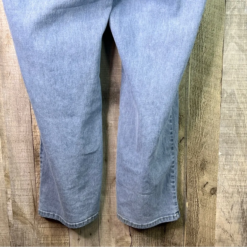 Essentials Size 22/24W Light Blue Denim Jeans w/5 Pockets with. Stretch - Image 8