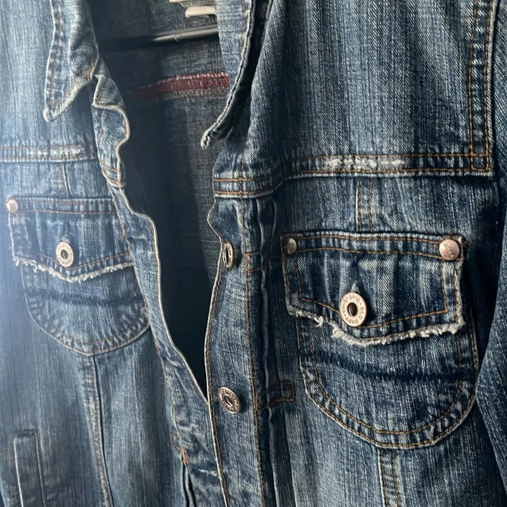 Old Navy Jean Jacket Size Medium - Image 16