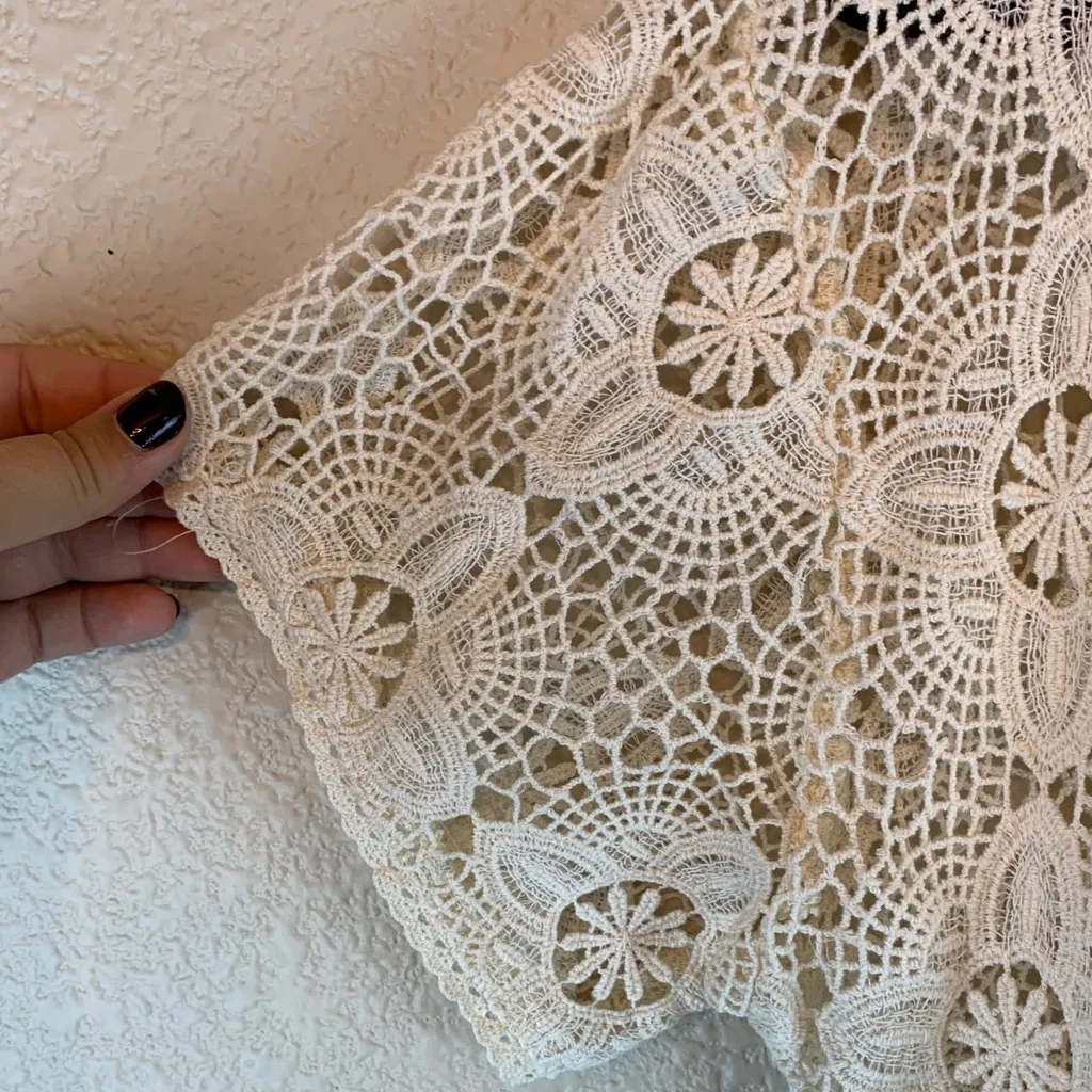 Altar'd State womens crochet blouse sz M boho cottage core hippie girly preppy - Image 4