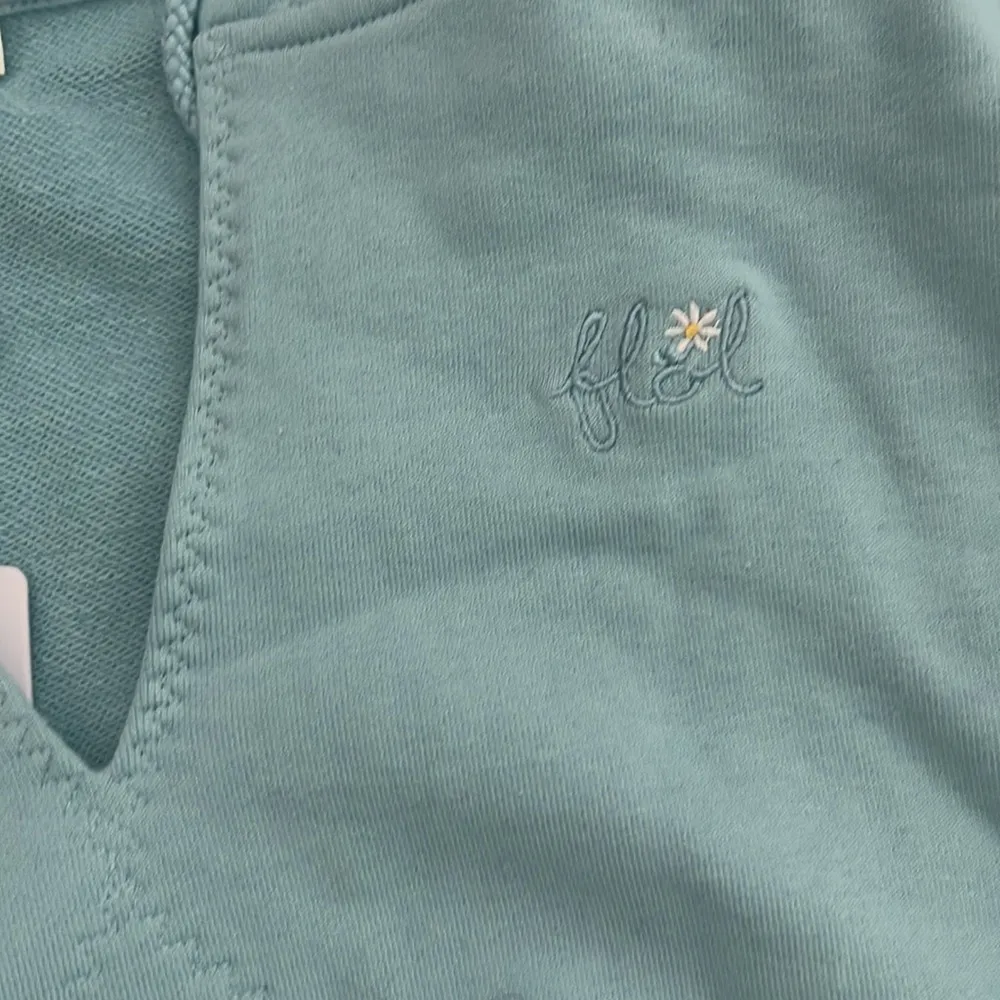 NWT FL&L VS baby blue cropped sweatshirt and shorts set - Image 7