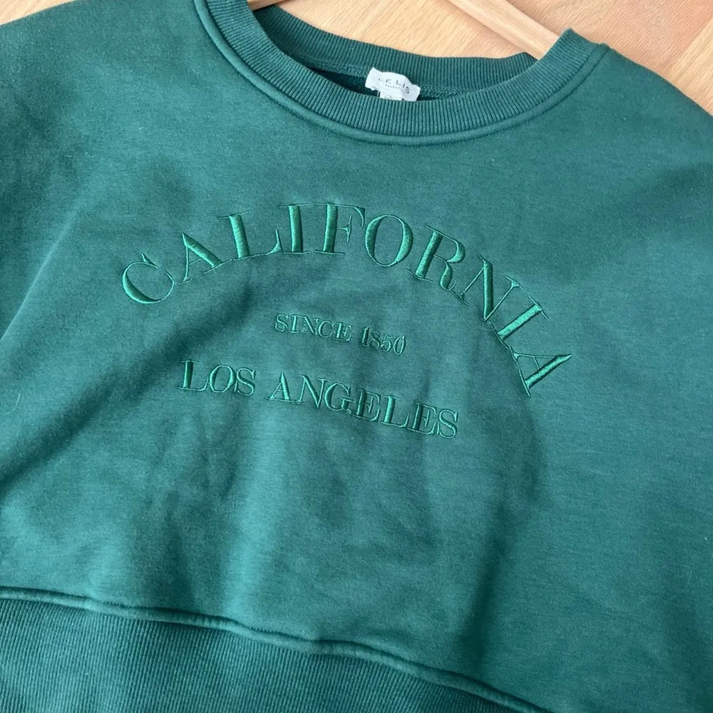 Le Lis Cropped Green California Los Angeles Sweatshirt  Large  Oversized Boxy - Image 5