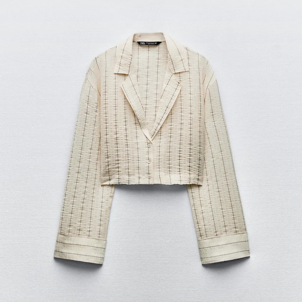 Zara NWT wrinkled effect long sleeve collared button front cropped shirt - Image 5