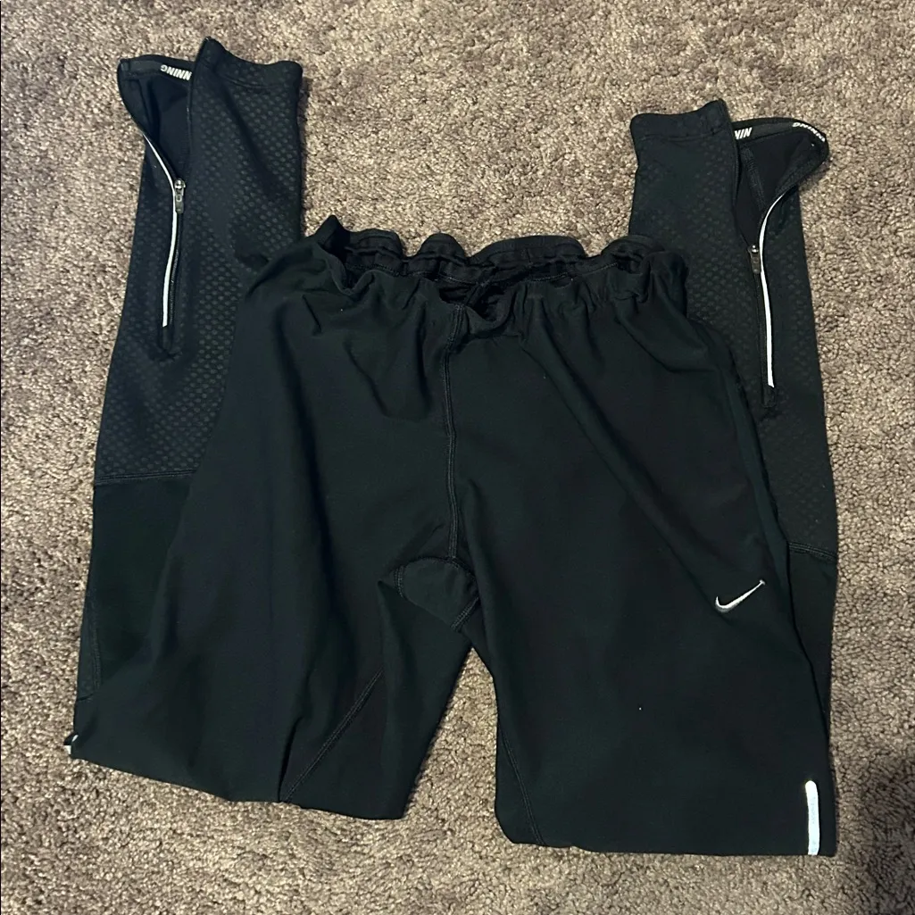 Size medium athletic Nike, under armour & old navy leggings bundle! - Image 4