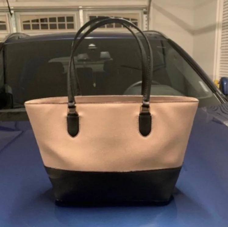 Kate Spade Purse In Great Condition. - Image 2