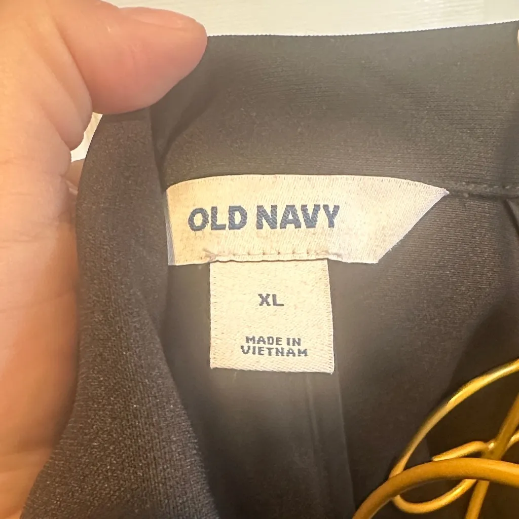 Old Navy Classic Black oversized Blazer - Image 2