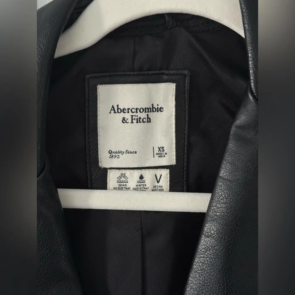 Abercrombie & Fitch Classic Black Leather Jacket - Image 3