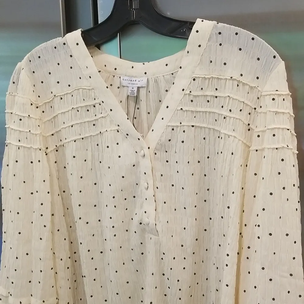 💕CURRENT AIR💕 V-Neck Long Sleeve Polka Dot Crinkle Blouse ~ Cream Medium NWOT - Image 6