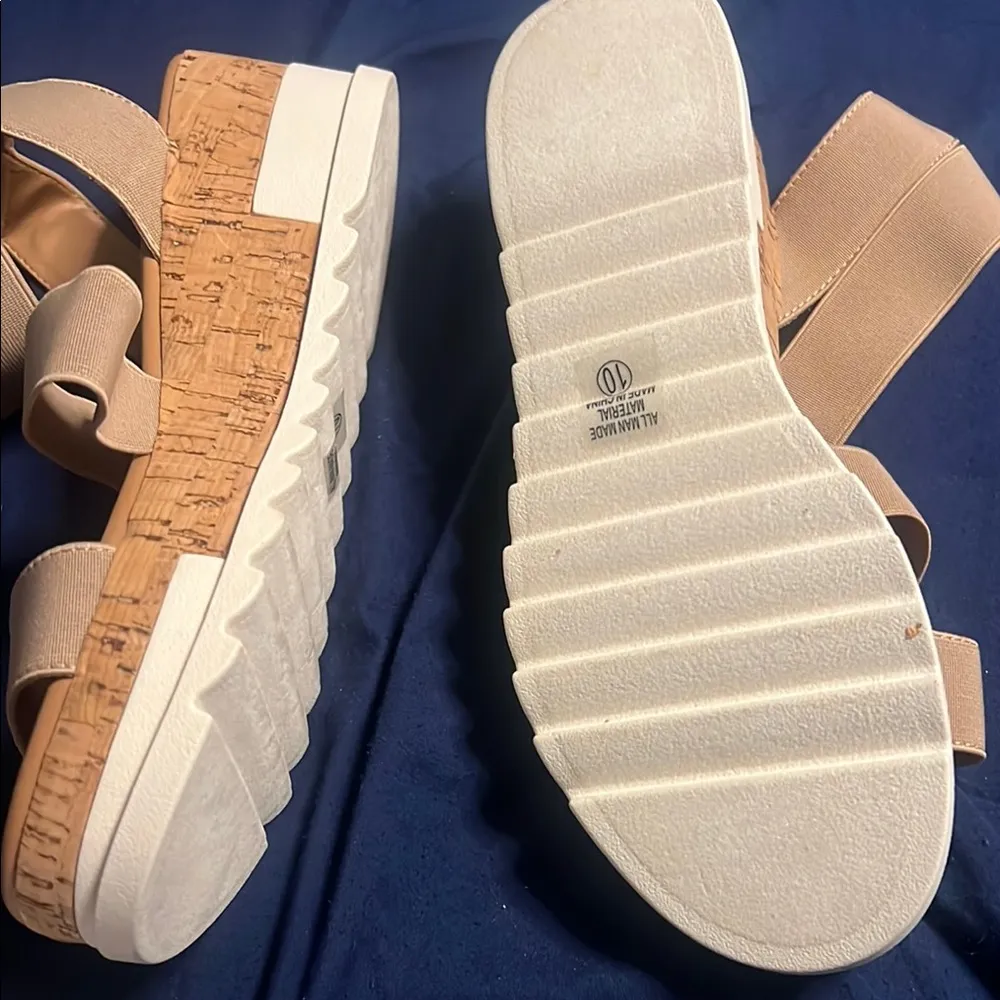 Soda brand Women's Tan Platform Sandals - Image 5