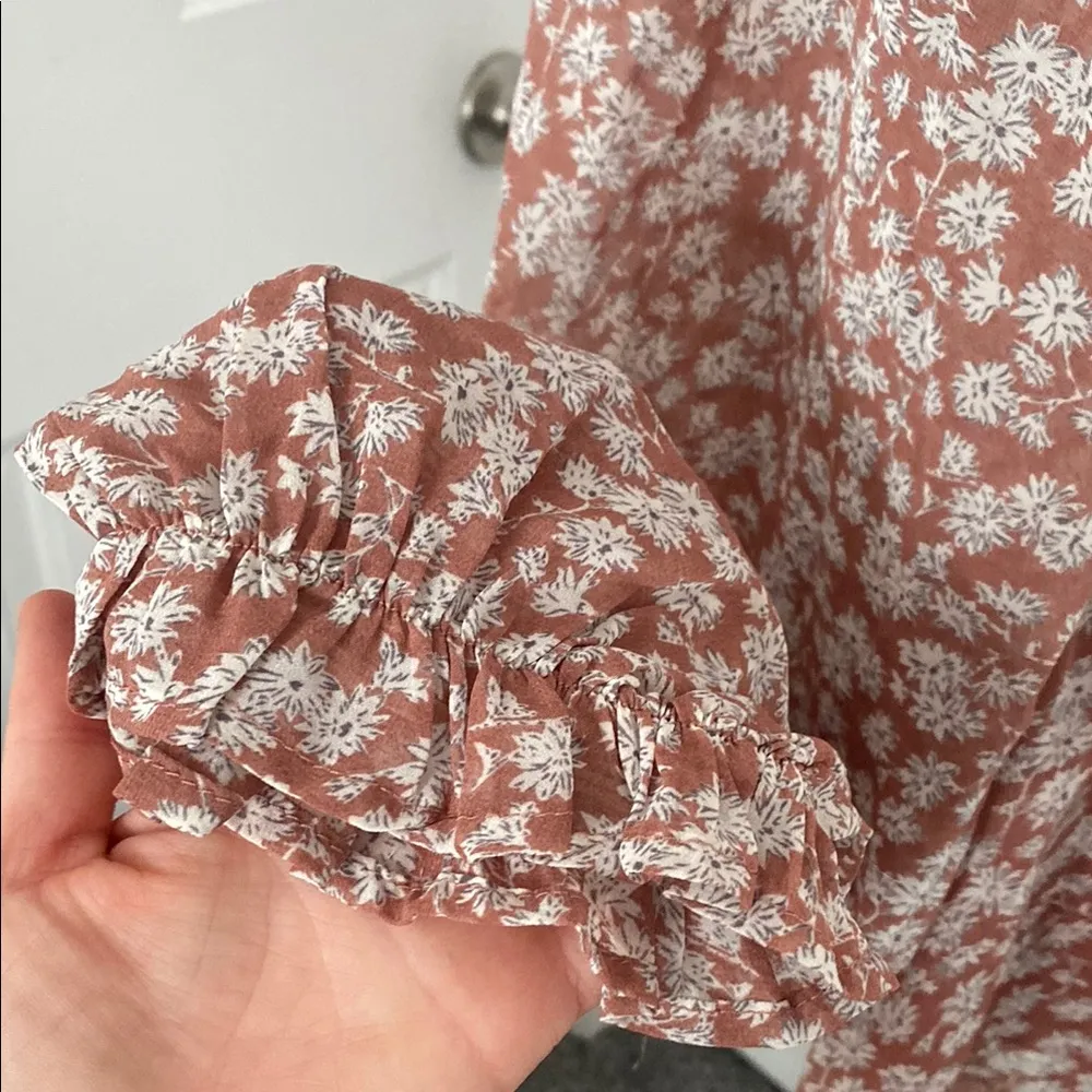 Polagram Peasant Floral Blouse with Sweetheart Neckline. - Image 11