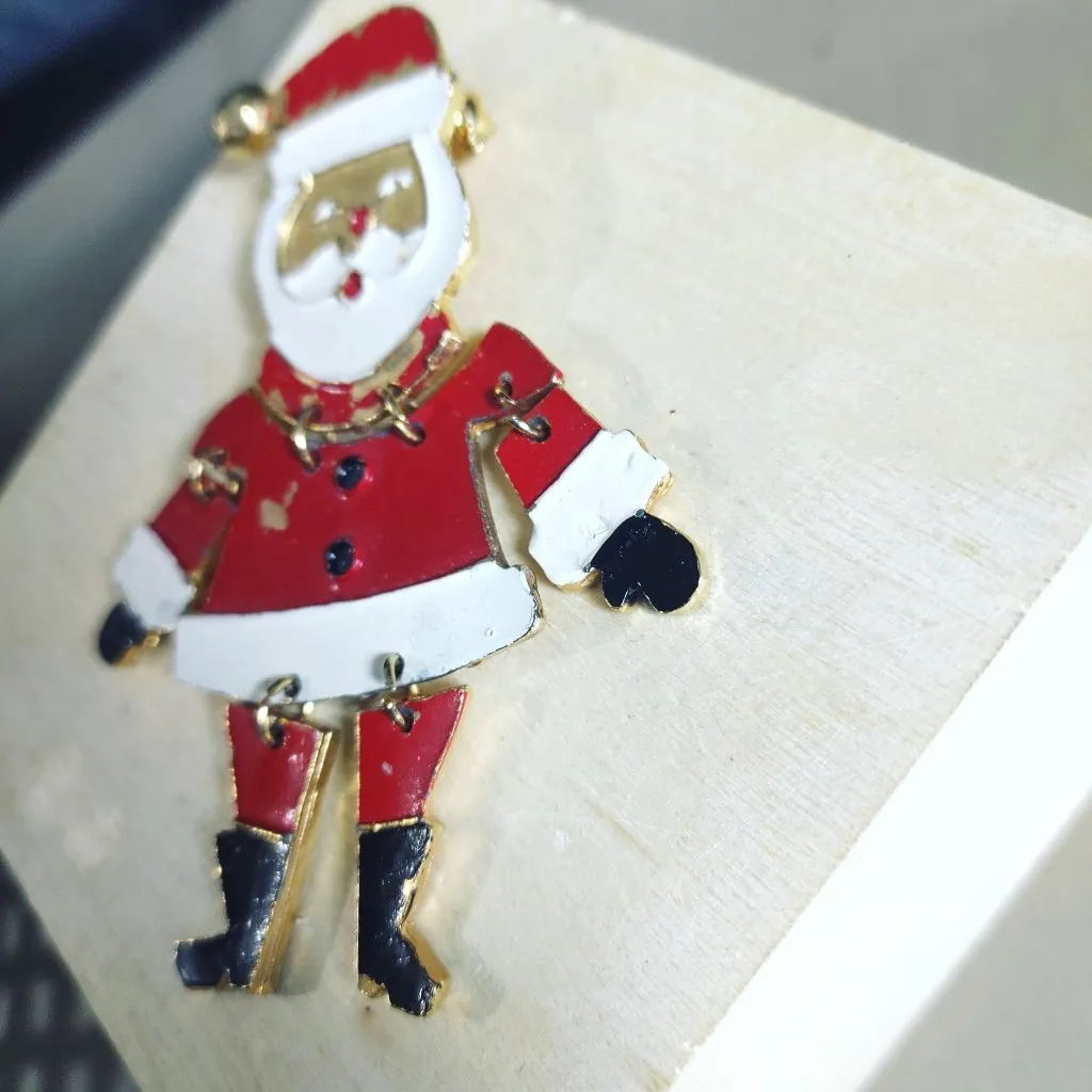 1950 Articulated Santa Claus Enamel Pin Brooch Vintage Gold Tone Metal Christmas Red - Image 9