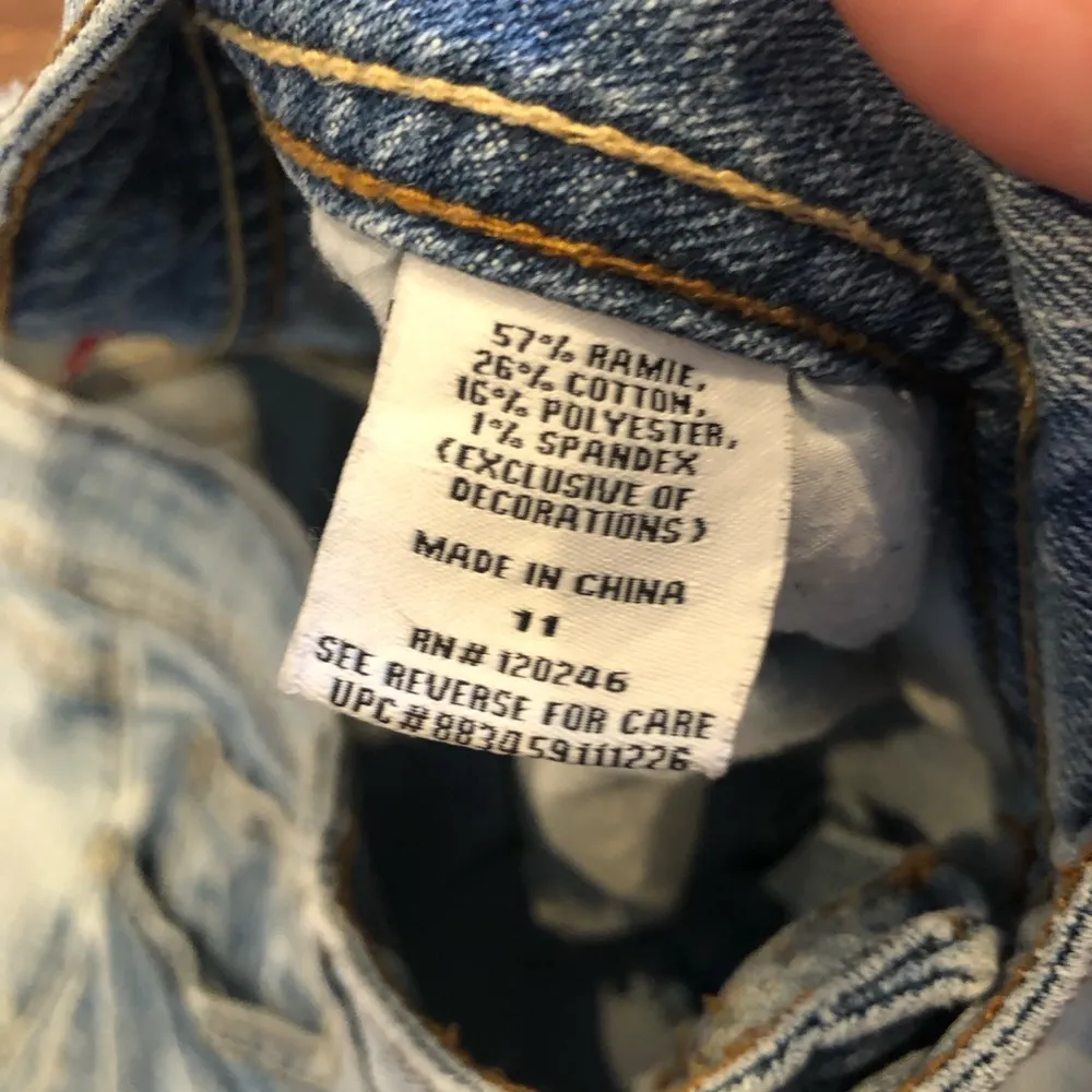 Light wash medium rise bootcut bongo jeans - size 11 - Image 3