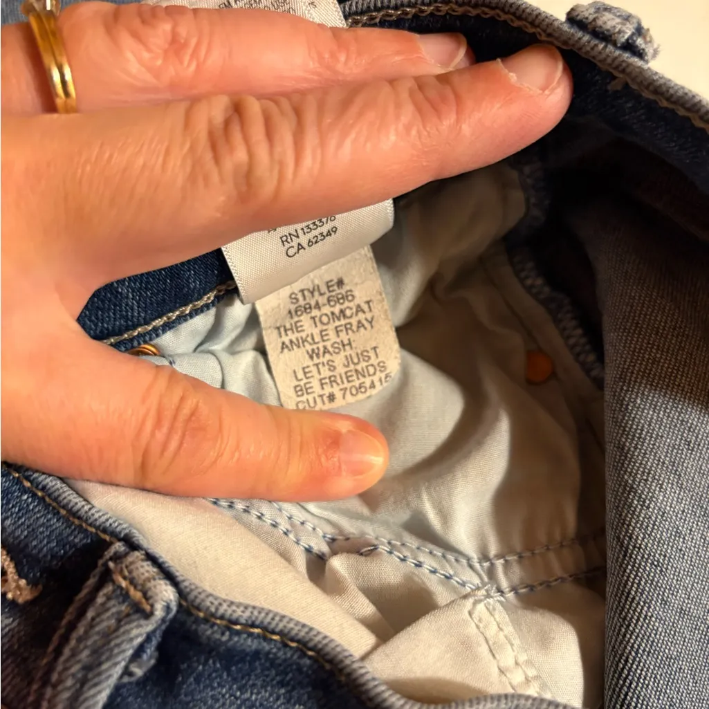 Mother Tomcat Ankle Fray Jeans in Let’s Just Be Friends - Image 11