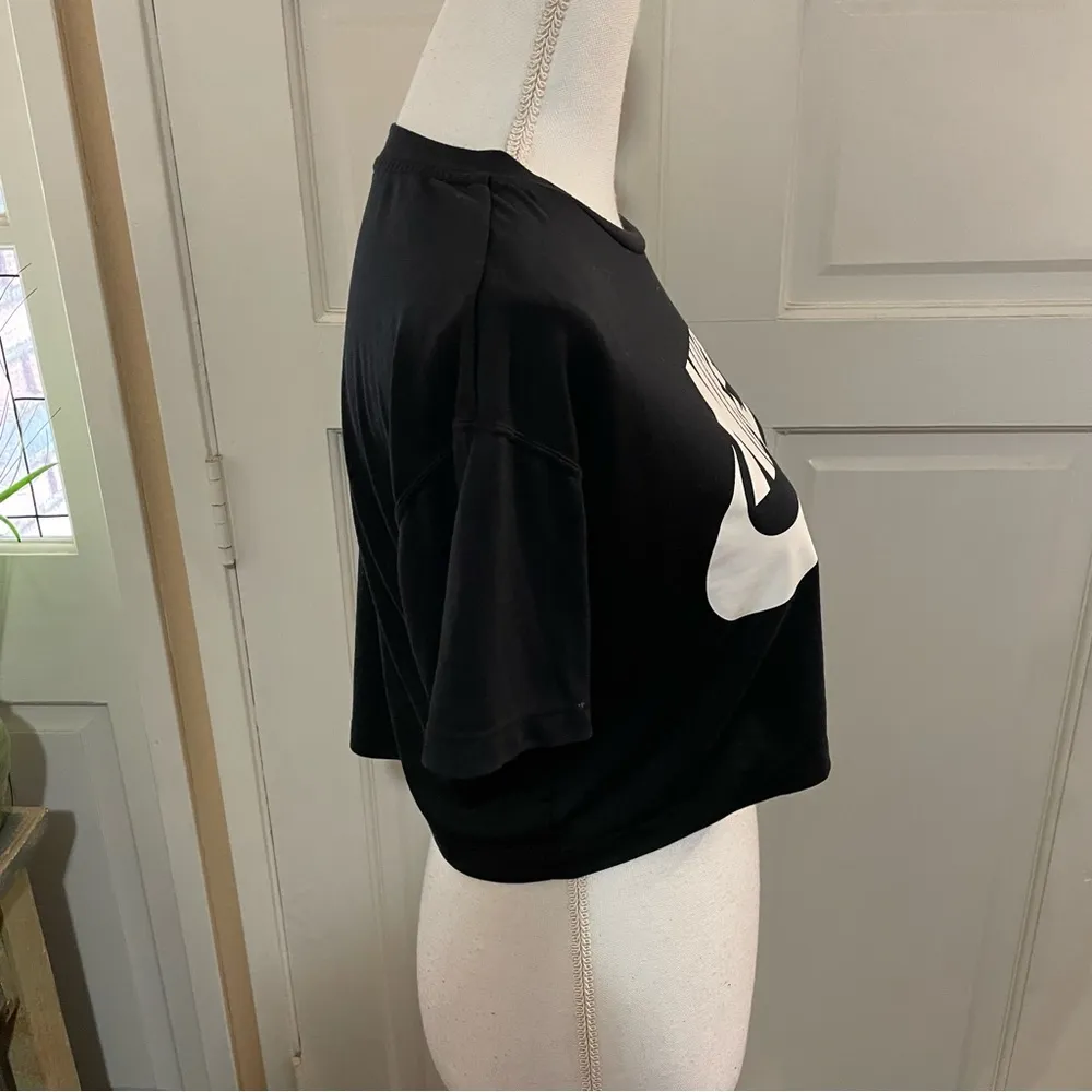Nike Cropped T-Shirt - Image 2
