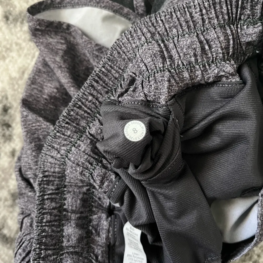 Lululemon Hotty Hot Short II *Long 4" - Image 4