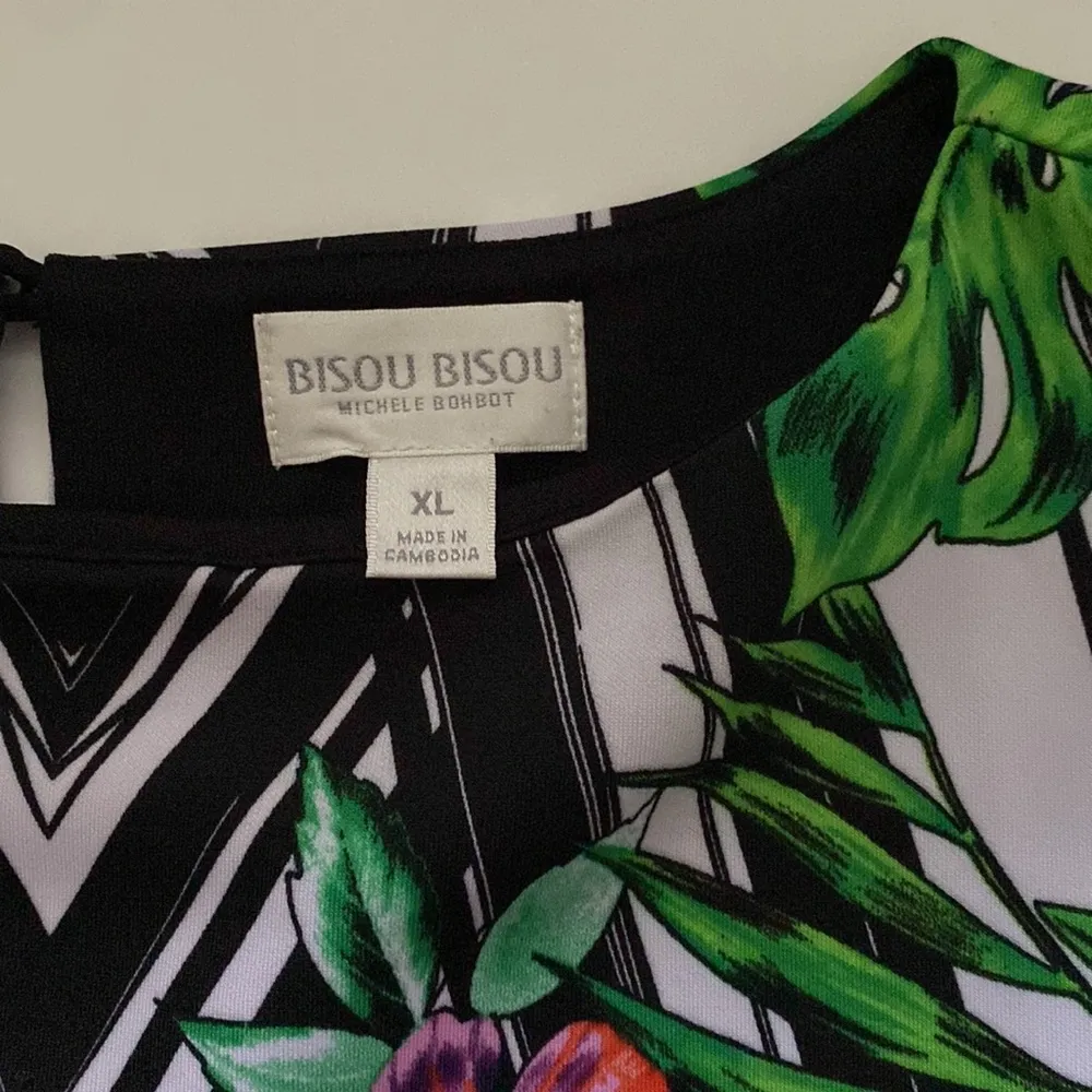 Bisou Bisou cropped floral graphic print sleeveless tank, size XL - Image 3