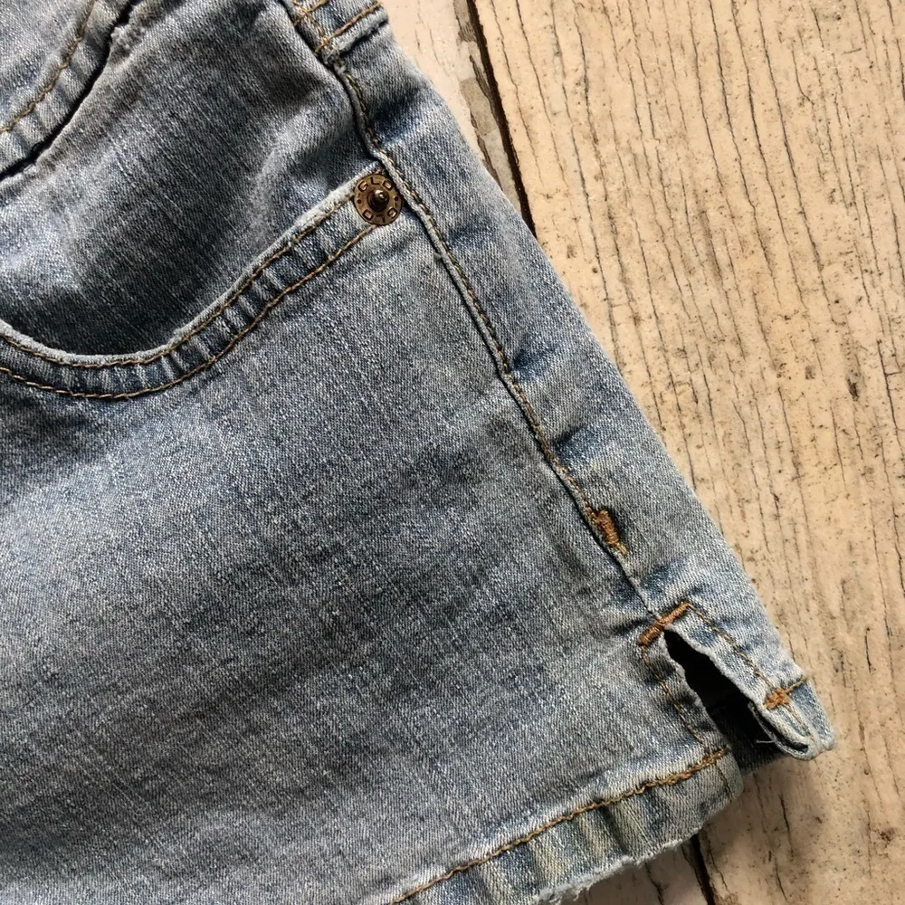 Glo Jeans faded stretch denim Vintage shorts Jr size 7 Blue - Image 4