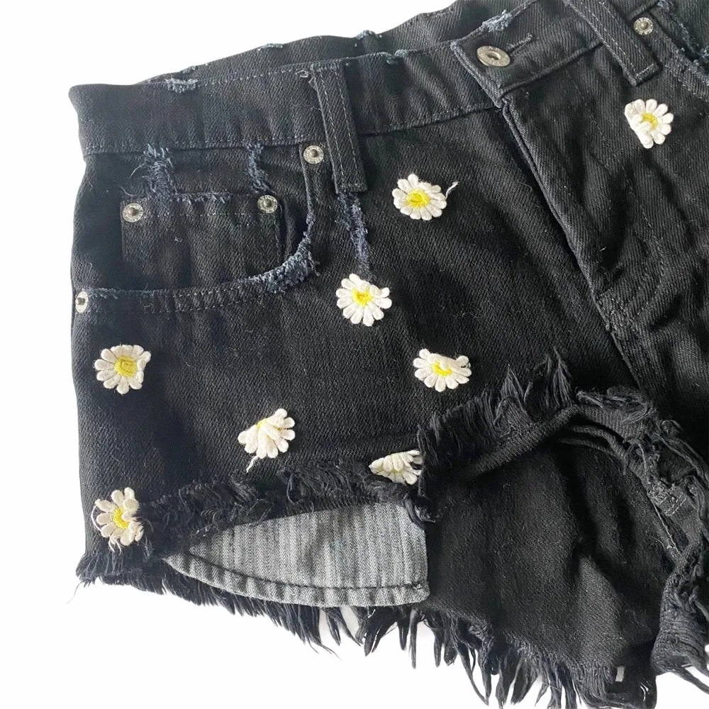 new LF Carmar ❉ Daisy Embroidery Embellished Cut Off Frayed Denim Shorts ❉ Black - Image 5