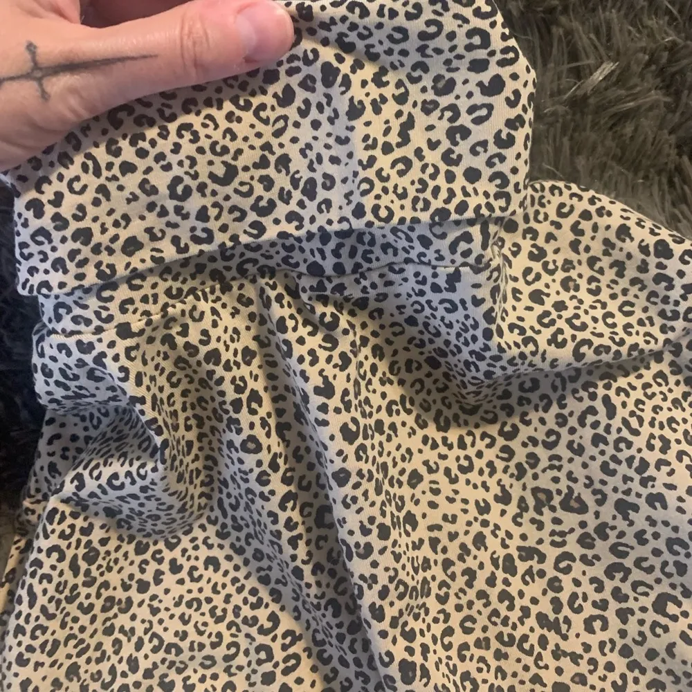 ⭐️Leopard Print Turtleneck Top M NWOT Tan Size M - Image 4