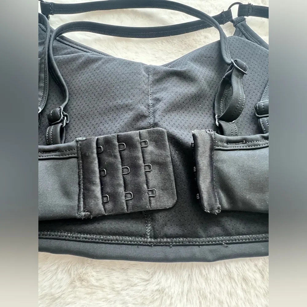 Criss Cross Back Sports Bra in Black Size Small - Image 4