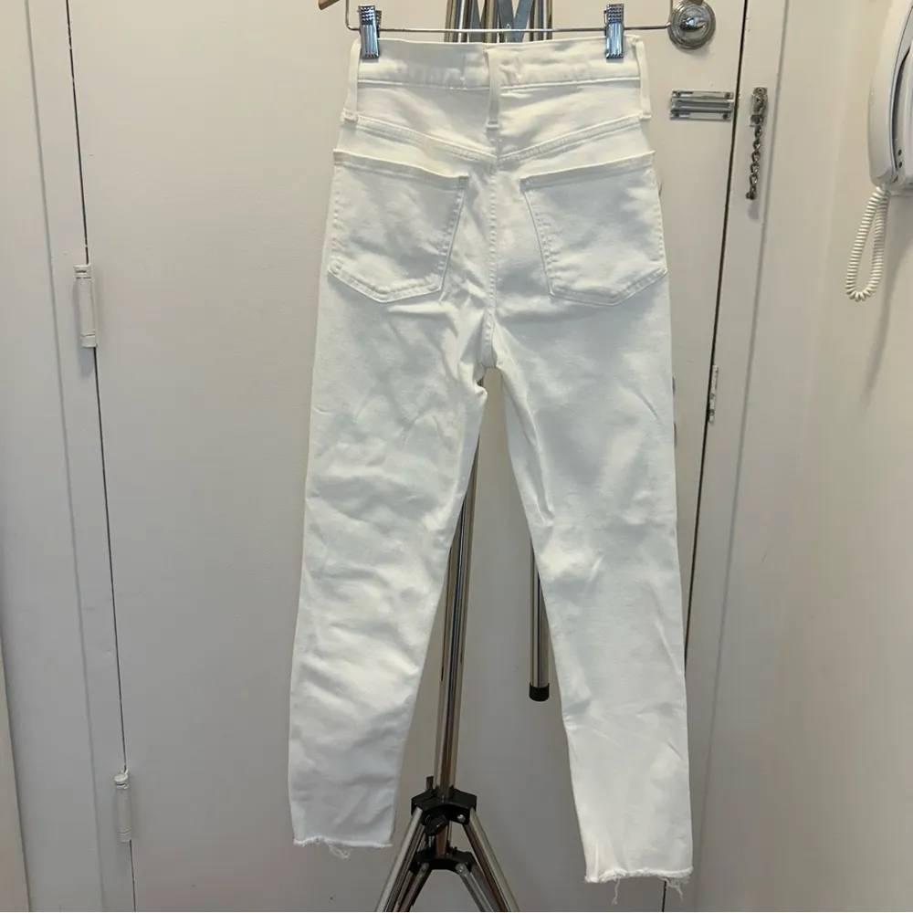 Madewell The Perfect Vintage Jean in Tile White: Raw-Hem Edition - Image 10