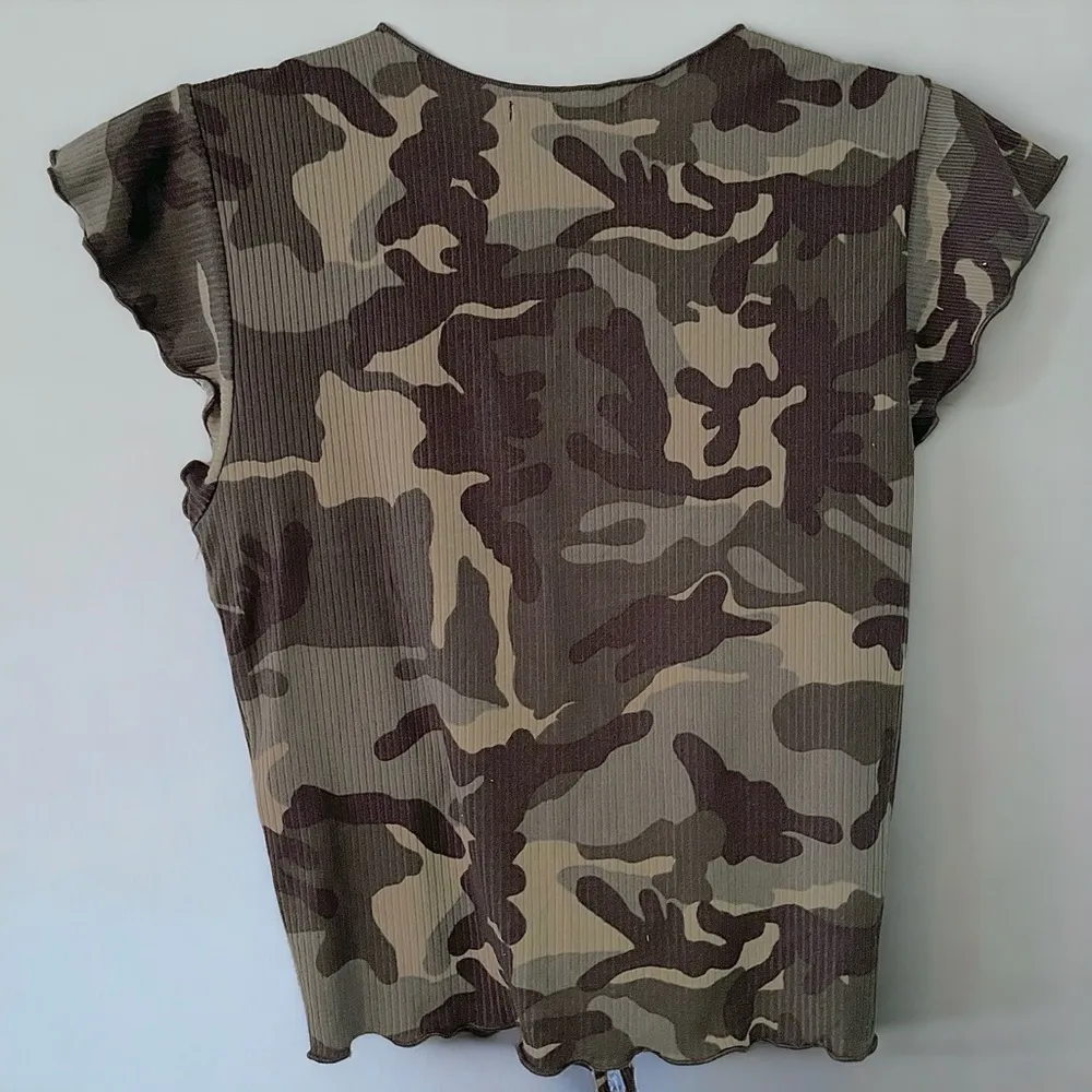 Camouflage V-Neck Tie-Hem Drawstring Short Sleeve Crop Top - Image 2