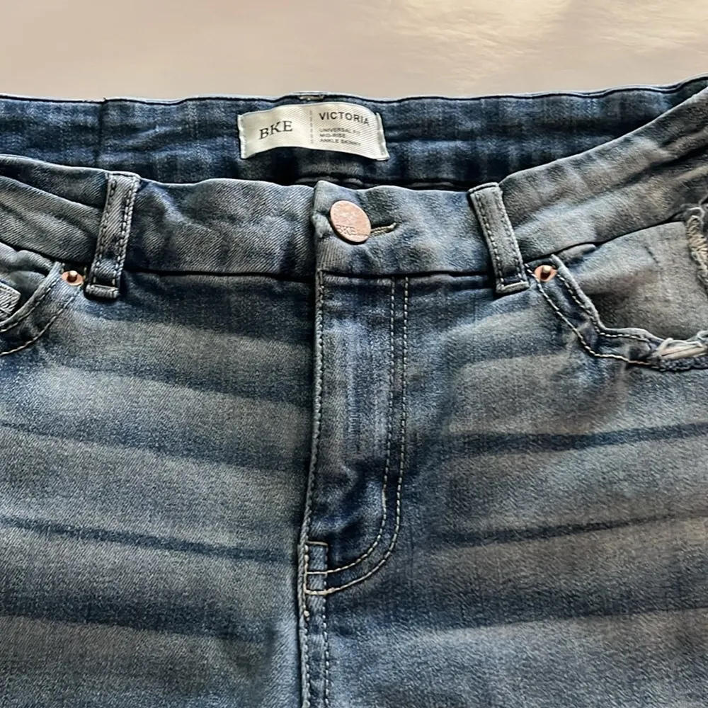 BKE Victoria Universal Fit Mid Rise Ankle Skinny Size 28 - Image 15