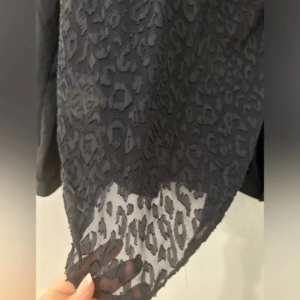 Banana Republic Blouse Size Small Navy Sheer Leopard Animal Business Work - Image 5
