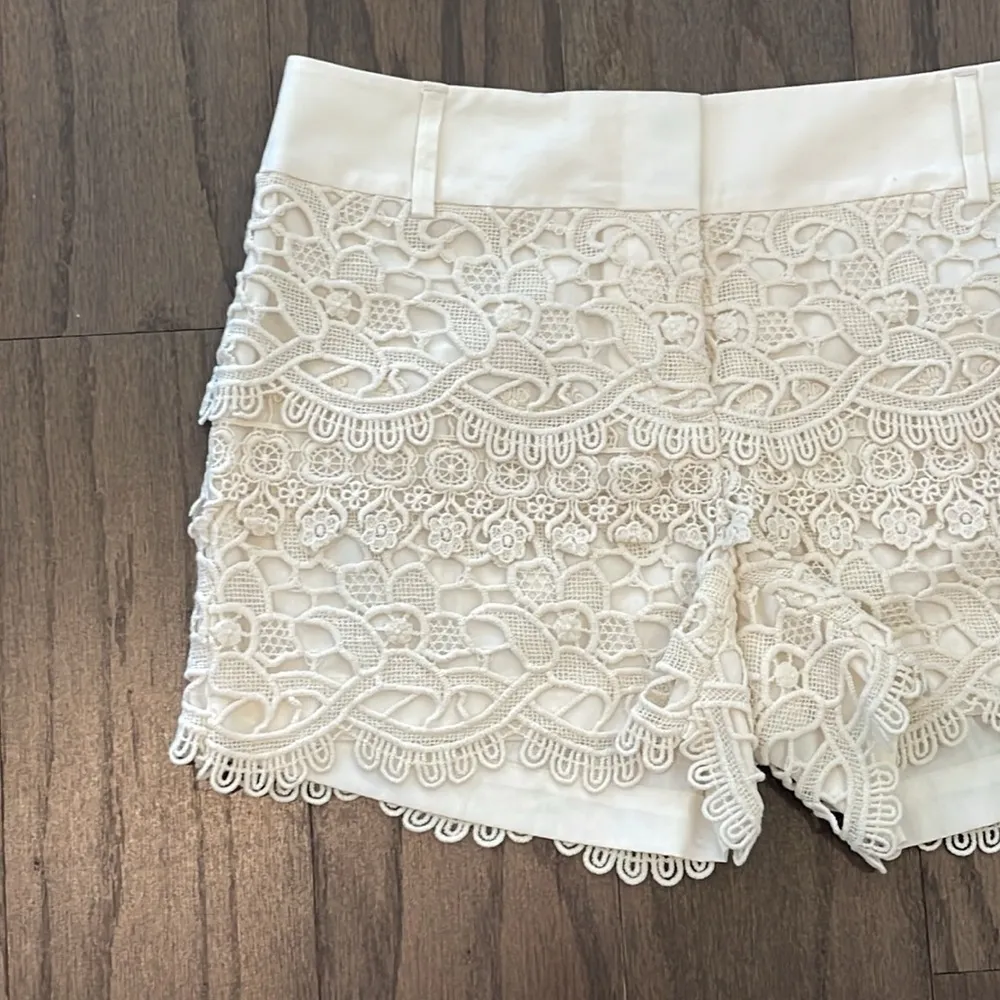 LOFT Cream Crochet Scallop Shorts - Size 00 - Image 3