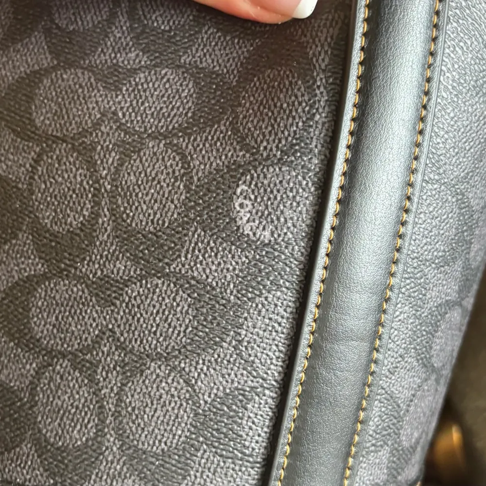 Authentic Coach Signature/Smooth leather w Celestial Cat Design bucket shoulder - Image 11