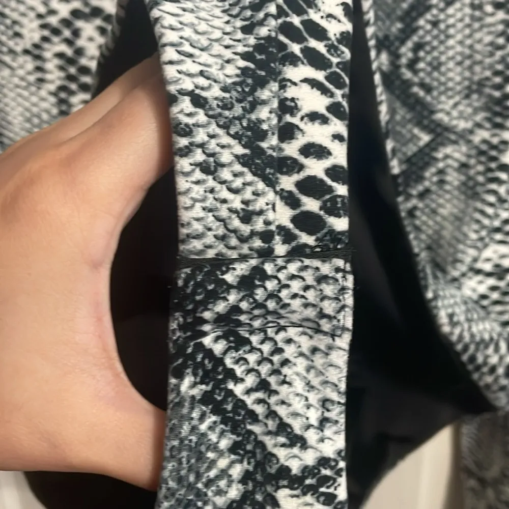 💙Meshki Gray Snake Print Long Sleeve Bodysuit - Image 4