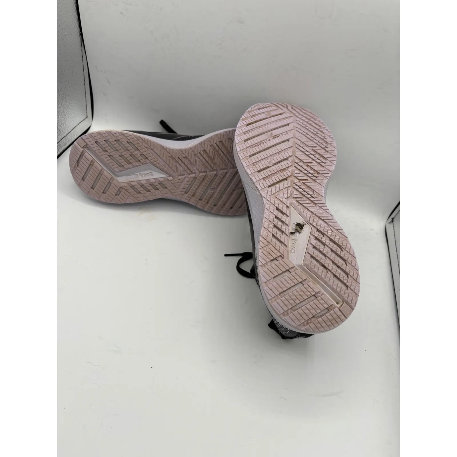 Brooks Levitate 5 Women's Running Shoes Stealth Fit Gray Pink Sneakers Size 11 - Image 8