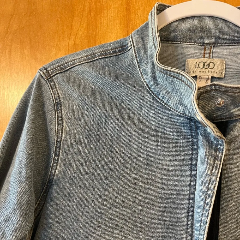 LOGO by Lori Goldstein Zipper Front Blue Denim Jacket Cloud Wash Pockets Size 14 - Image 3