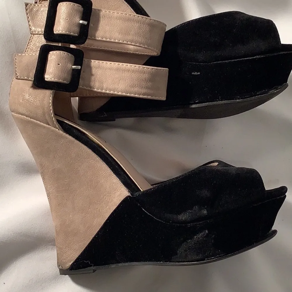 Wedge Heels. Size 7 In Original Box. Faux Suede. 5” Heel & 1.5” Toe Box - Image 4