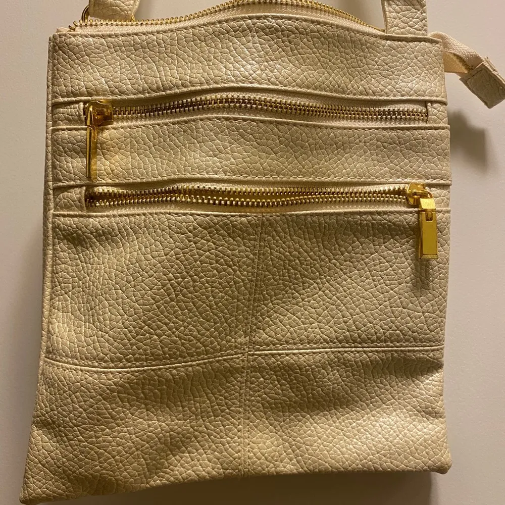 Jaclyn Smith 👜 CROSS BODY👜 - Image 2