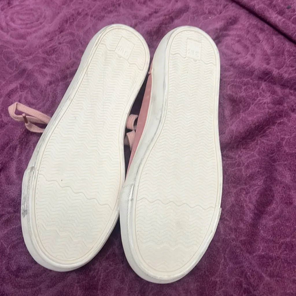 Gap 8.5 light satin pink water stain converse shoes - Image 3