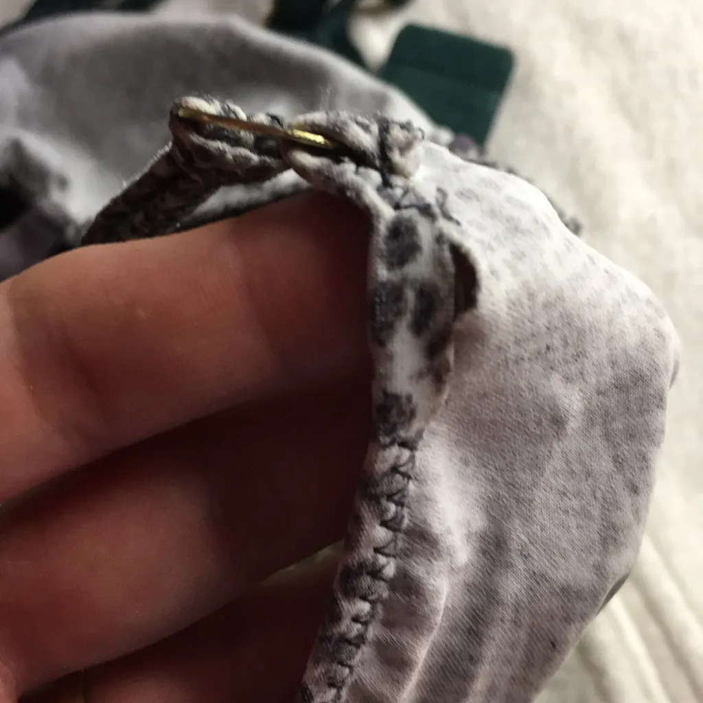 Bin 8 Bundle Of 2 Underwired Bras Adjustable Straps Green & Snake Print Size 36D - Image 9