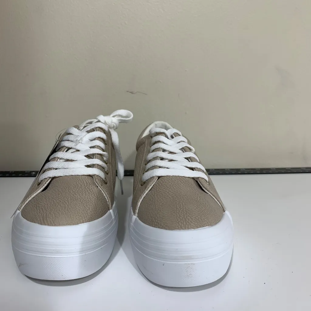 Women’s Platform Sneakers Size 7 Beige Faux Leather Lace Up Comfort In Every Ste - Image 4