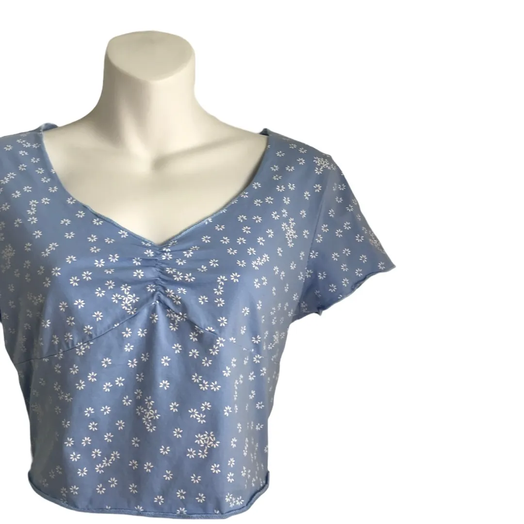Ruched Dainty Floral Lettuce Edge Top Periwinkle Large - Image 6