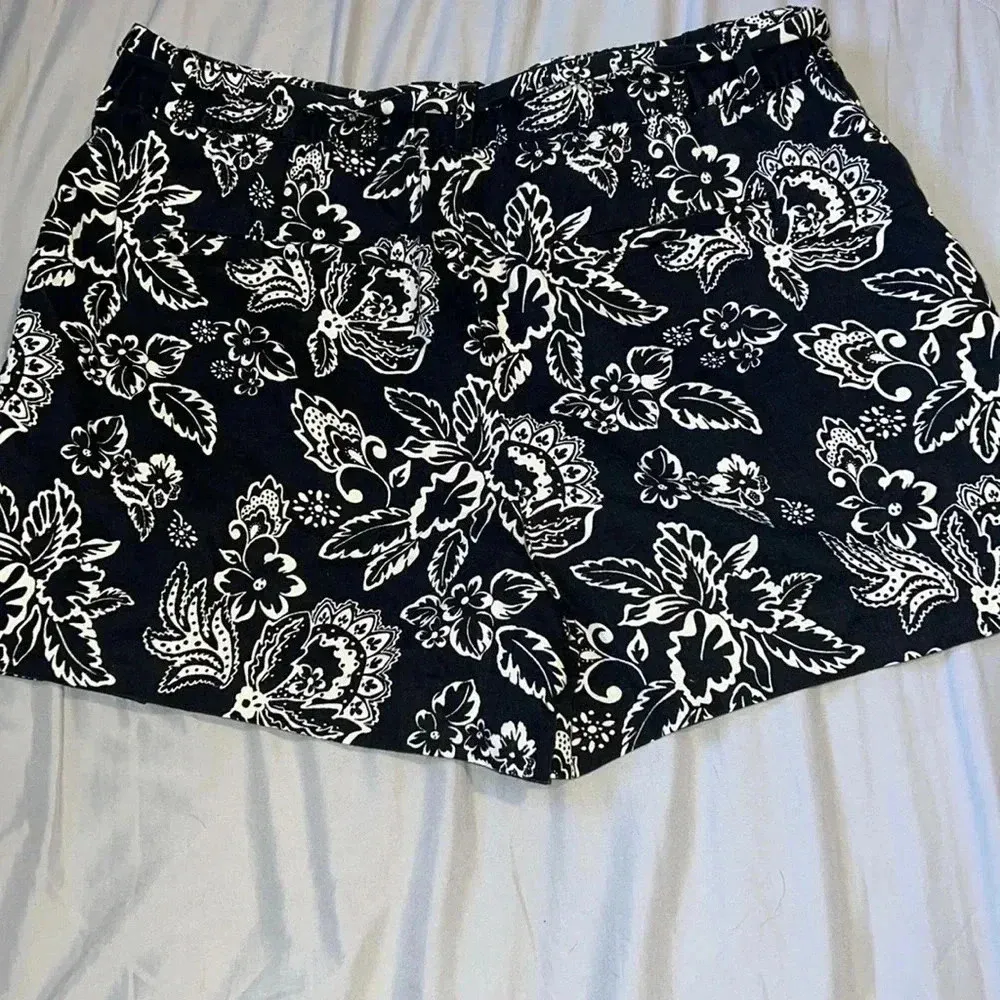 Loft Woman’s Hawaiian Shorts A3 - Image 2