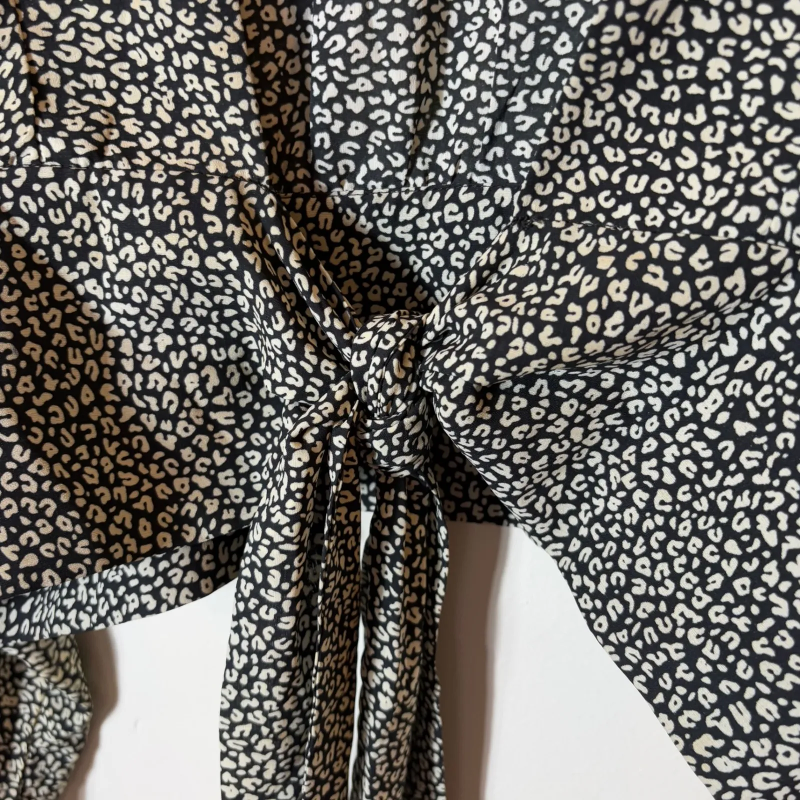 Princess Polly Black Floral Tie Front‎ Blouse Long Sleeve V Neck Size 6 - Image 3