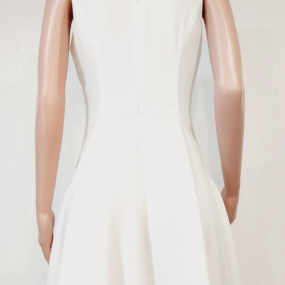 White Flowy V- Neckline Sleeveless Dress With Pockets Sz 4 - Image 8