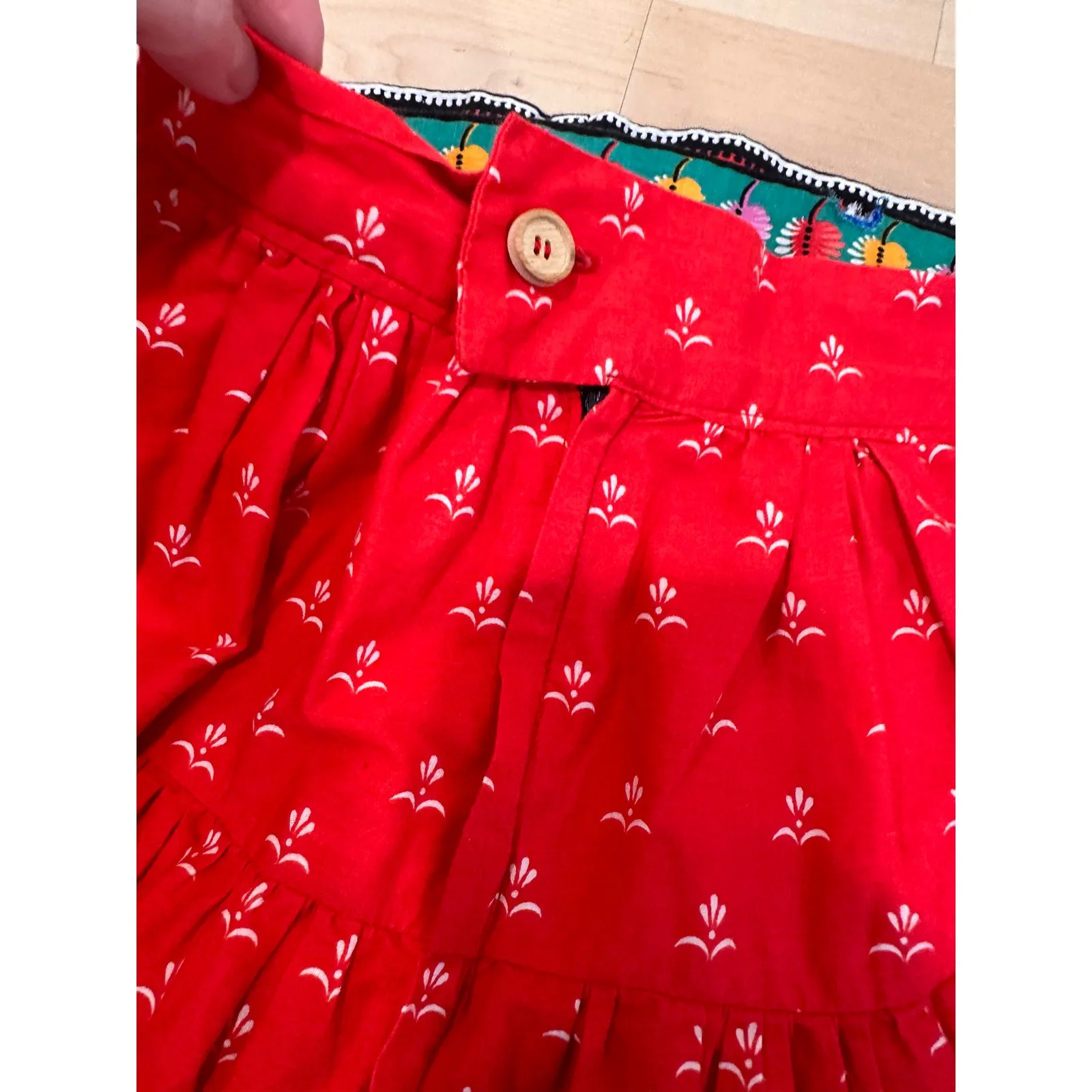 Vintage Ethnic Floral Print Skirt Size Small Red KNee Length Fun Festival - Image 3