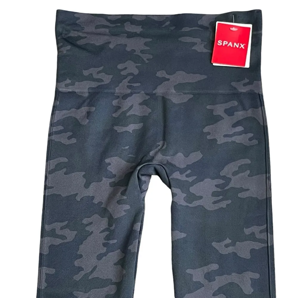 SPANX Look At Me Now Seamless Camo Green Leggings Women’s Size XS Shapes Flatter - Image 4