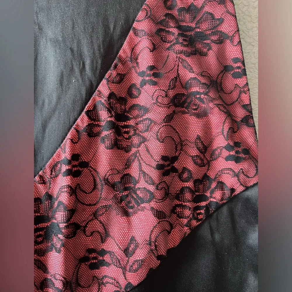 Strapless dress mini skirt
Spandex
Size xs - Image 2