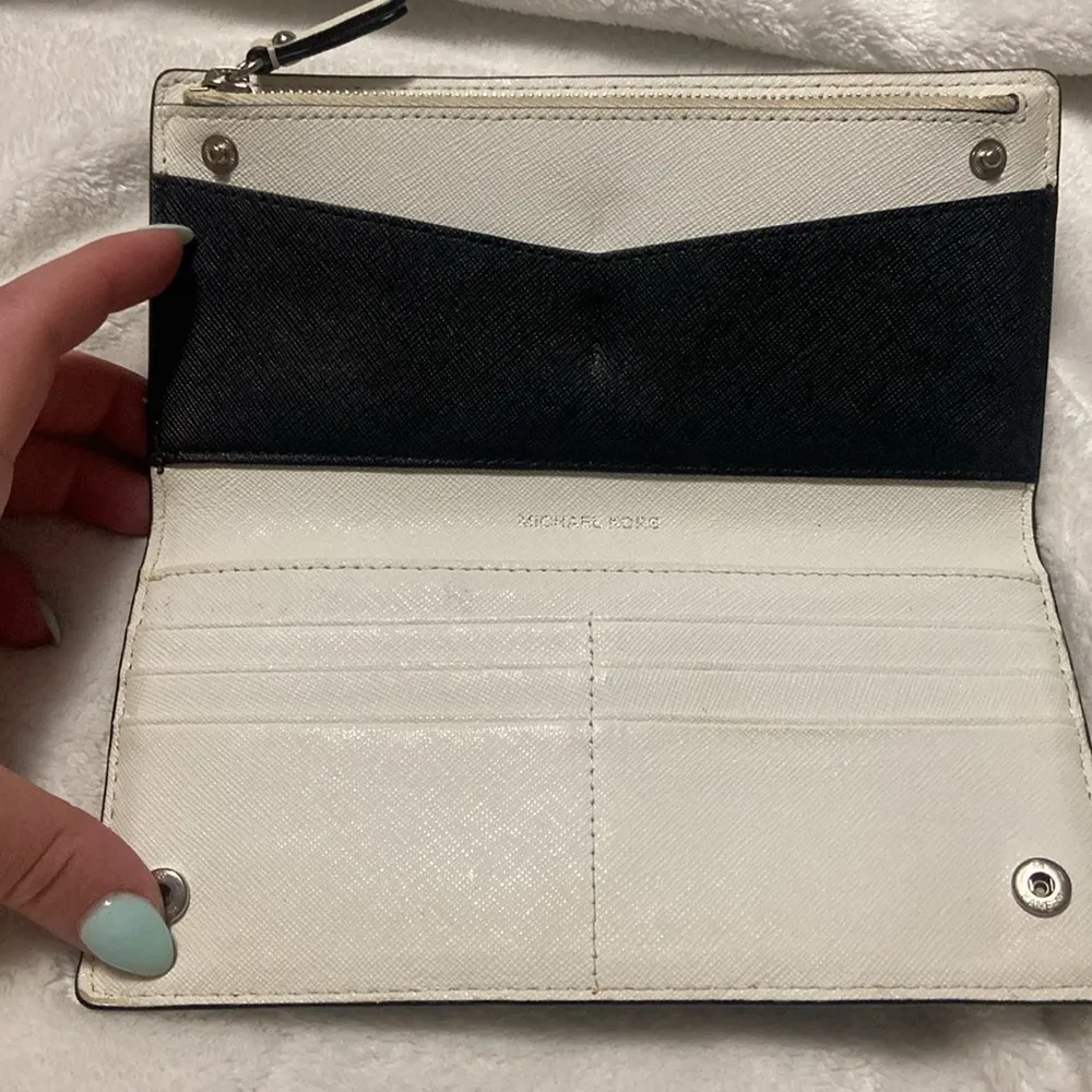 Michael Kors Wallet - Image 2