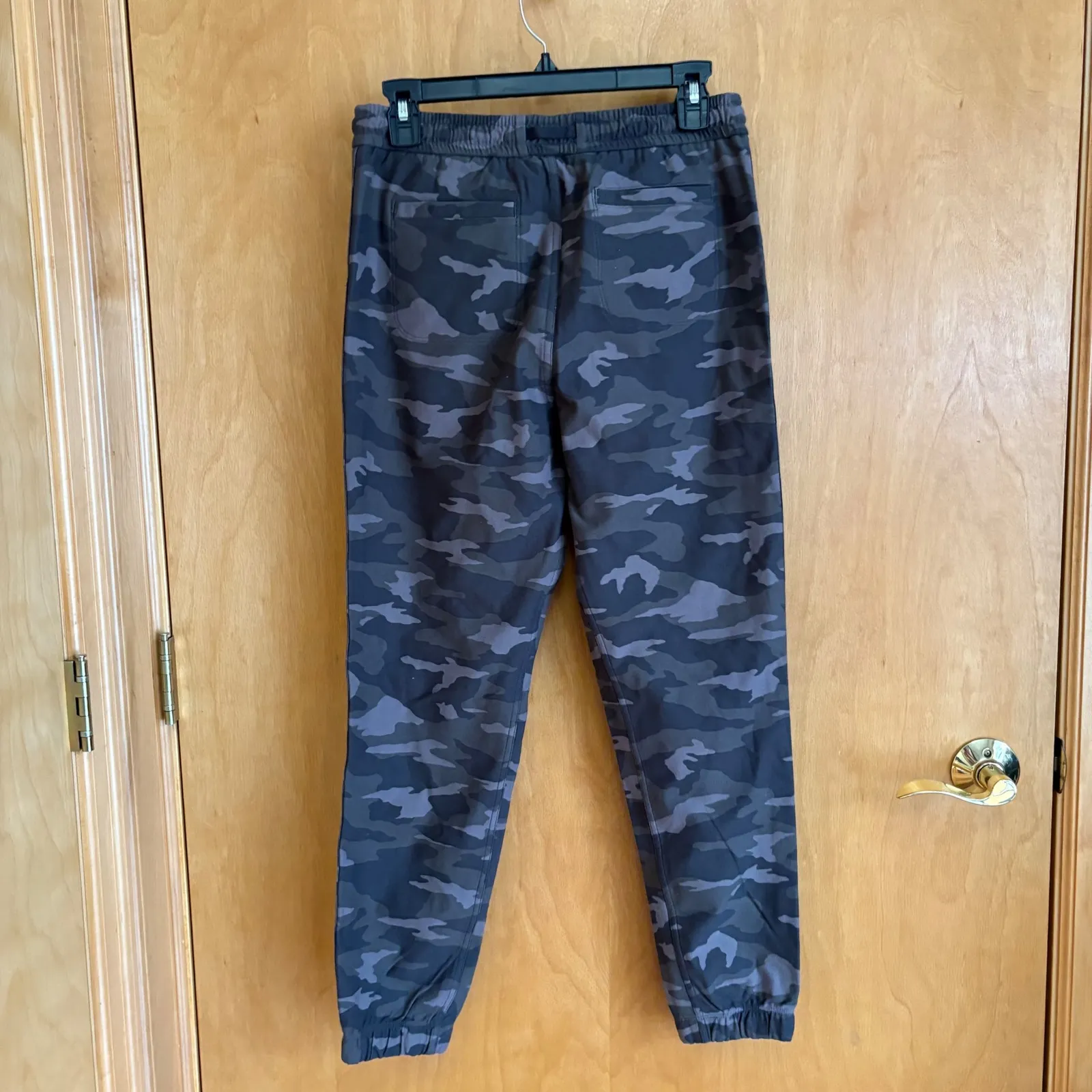 Athleta Farallon Camo Jogger Pants Womens Size 2 Grey Camouflage Drawstring - Image 2